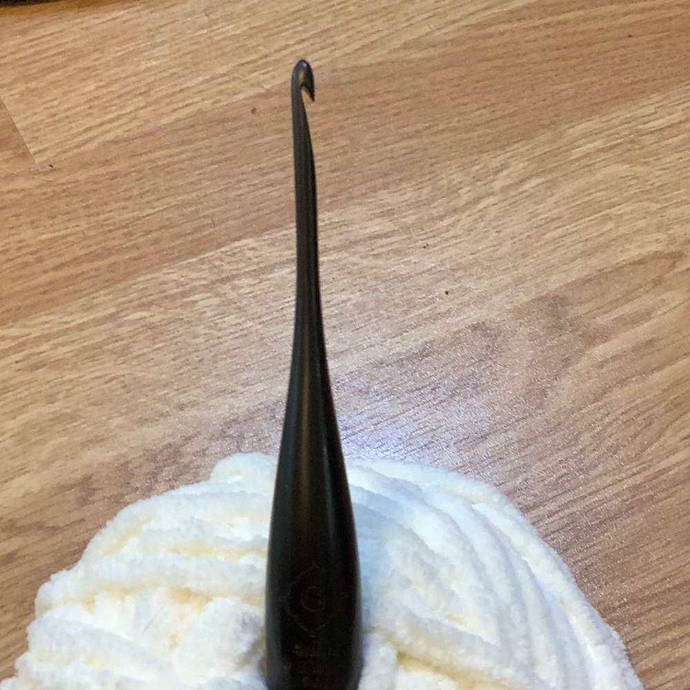 Old Logo stamp Furls Crochet Hook Wood, size G (4.0 mm) ebony wood, discontinued